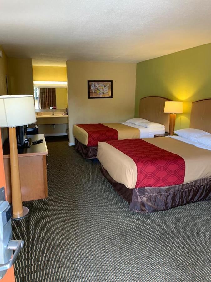 Amerivu Inn-Gilbertsville Экстерьер фото